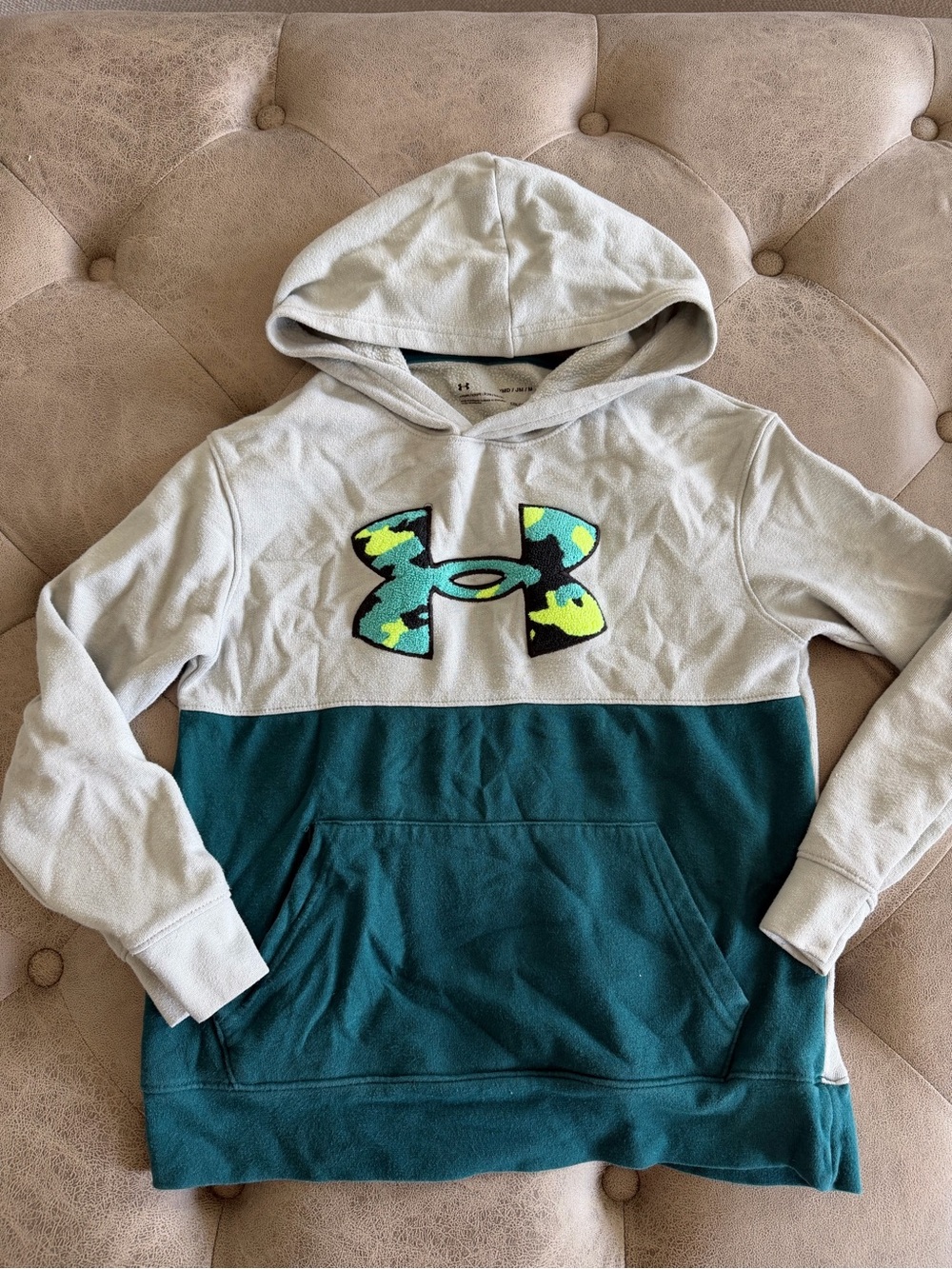 Under Armour boys Two-Tone Teal & Light Gray Hoodie with Logo size medium